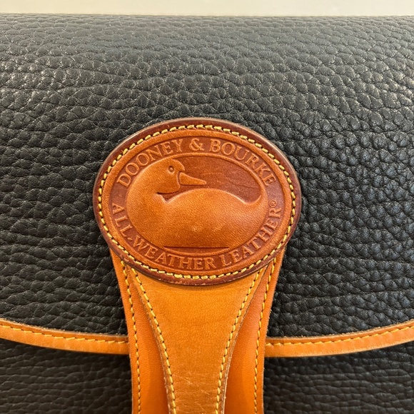 VTG 1990s Dooney & Bourke All Weather Leather Medium Essex Bag Black/Tan Trim - Picture 3 of 16